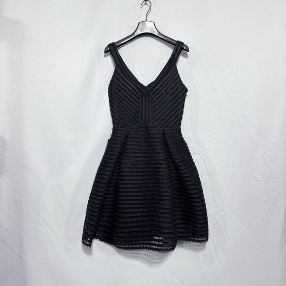 Express V Neck Sleeveless Lace Cutout Midi Black Lace Cute Dress US Size 8 Party - Picture 1 of 8